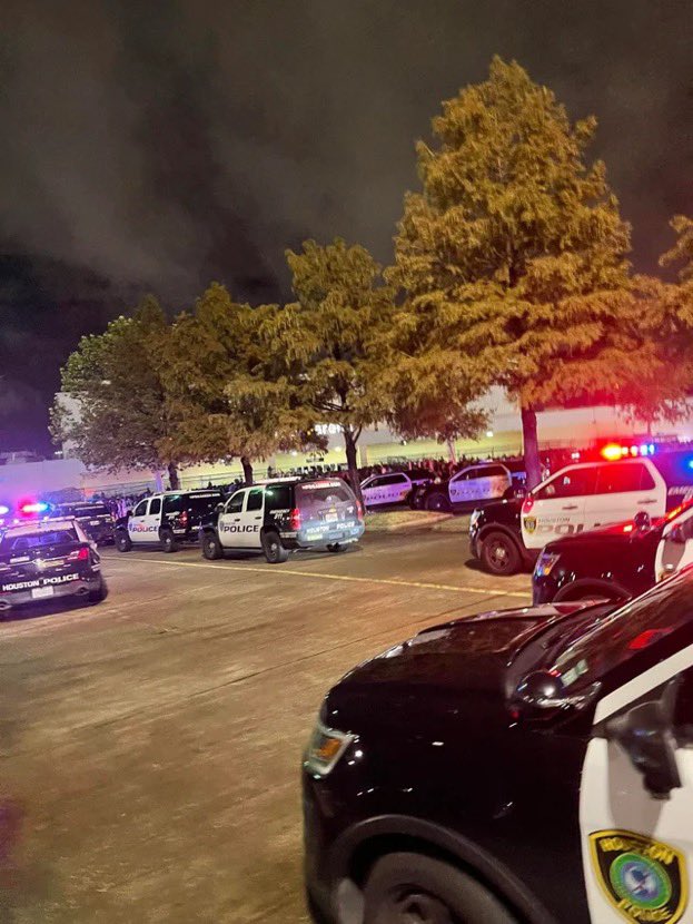 slimeypat's tweet photo. hpd really canceled playboi carti concert https://t.co/XACGeeReAl
