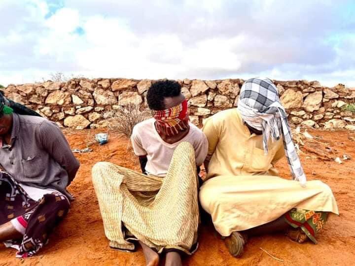 Sacadfaarah's tweet photo. Ciiidamada dowladda ayaa Maleeshiyaad ka tirsan kooxda Ahlusunada hubaysan saakay ku qabtay Guriceel kuwaa oo qayb ka ah maxaabiis ku dhow sodon oo shalay iyo maanta lagu qabtay dagaalka ka socda Guriceel.
#ILASOCO https://t.co/164NnmGbdL