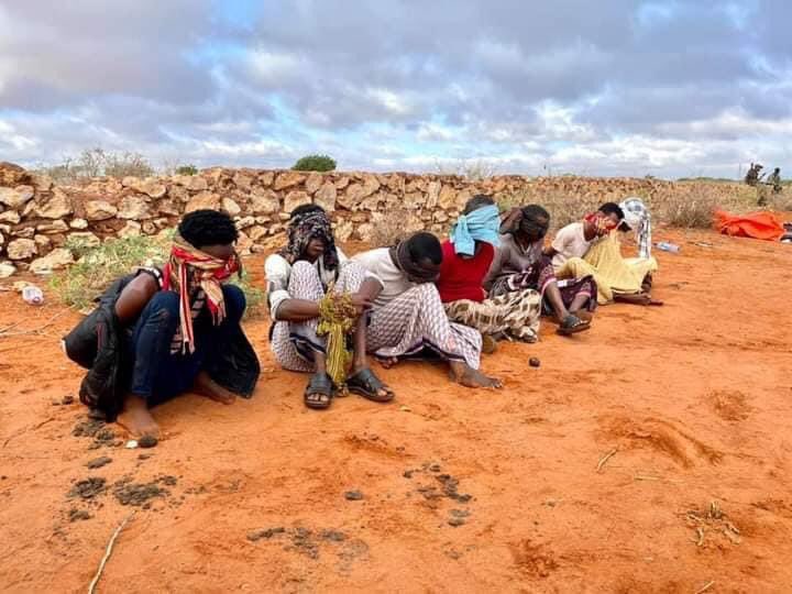 Sacadfaarah's tweet photo. Ciiidamada dowladda ayaa Maleeshiyaad ka tirsan kooxda Ahlusunada hubaysan saakay ku qabtay Guriceel kuwaa oo qayb ka ah maxaabiis ku dhow sodon oo shalay iyo maanta lagu qabtay dagaalka ka socda Guriceel.
#ILASOCO https://t.co/164NnmGbdL