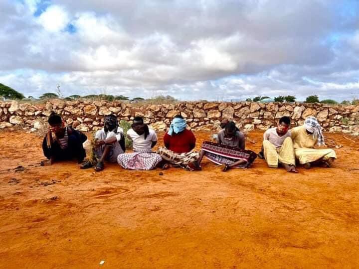 Sacadfaarah's tweet photo. Ciiidamada dowladda ayaa Maleeshiyaad ka tirsan kooxda Ahlusunada hubaysan saakay ku qabtay Guriceel kuwaa oo qayb ka ah maxaabiis ku dhow sodon oo shalay iyo maanta lagu qabtay dagaalka ka socda Guriceel.
#ILASOCO https://t.co/164NnmGbdL