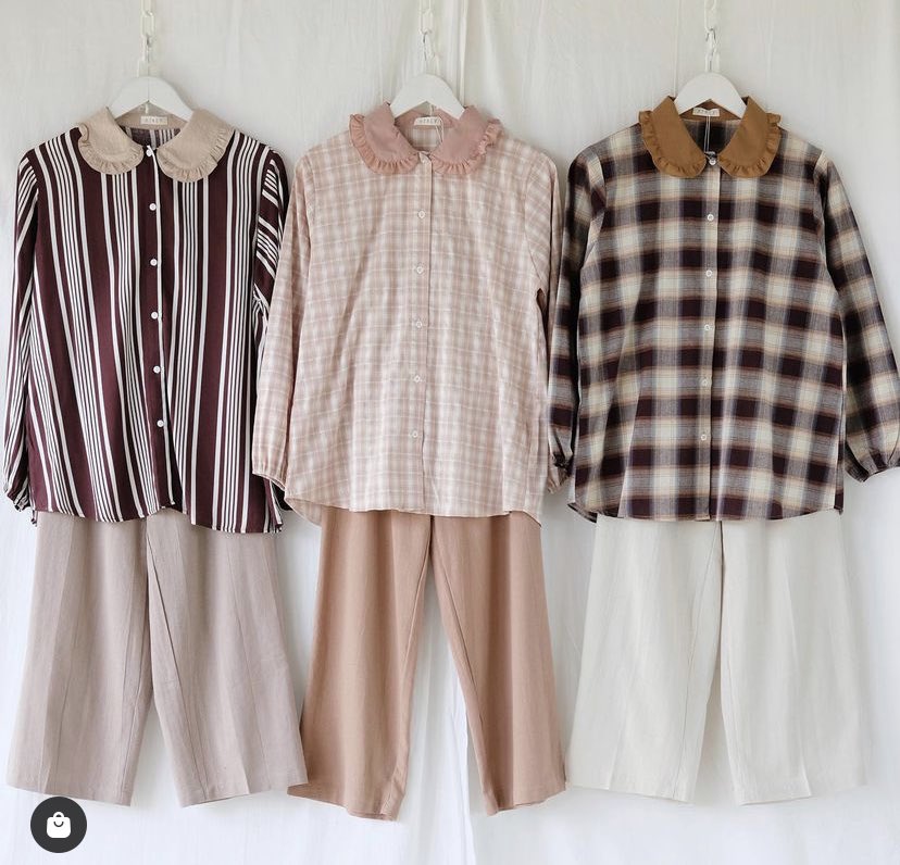 baranggcewe's tweet photo. Blouse &amp; Kemeja 

rekomendasi nih blouse dan kemeja dengan banyak model dan motif. cakep-cakep banget! 

https://t.co/Byi5N7oqn3
60-100ribuan https://t.co/UBoTcFlbYh