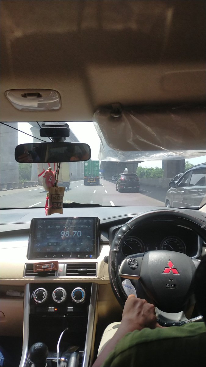 chefjunior123's tweet photo. Tol Cikarang lancar oyy https://t.co/l50oEUNPhg