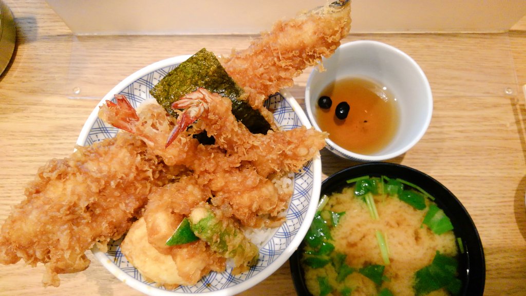 orawutan's tweet photo. 天丼を食べに日本橋本店へ行く。
やっぱりここが旨い。
#金子半之助　#日本橋本店 https://t.co/GqBMHGzBmo