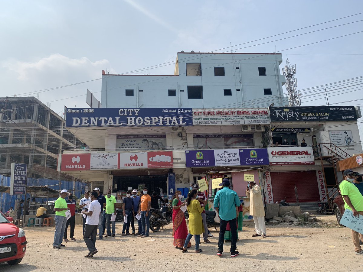 vasumullapudi's tweet photo. Protesting bad infrastructure in Tellapur/Gopanpally. @KTRTRS @GHMCOnline @CommissionrGHMC Complete the 4 lane road that's going on for years #tellapoorroads https://t.co/B3ZFycvrAm