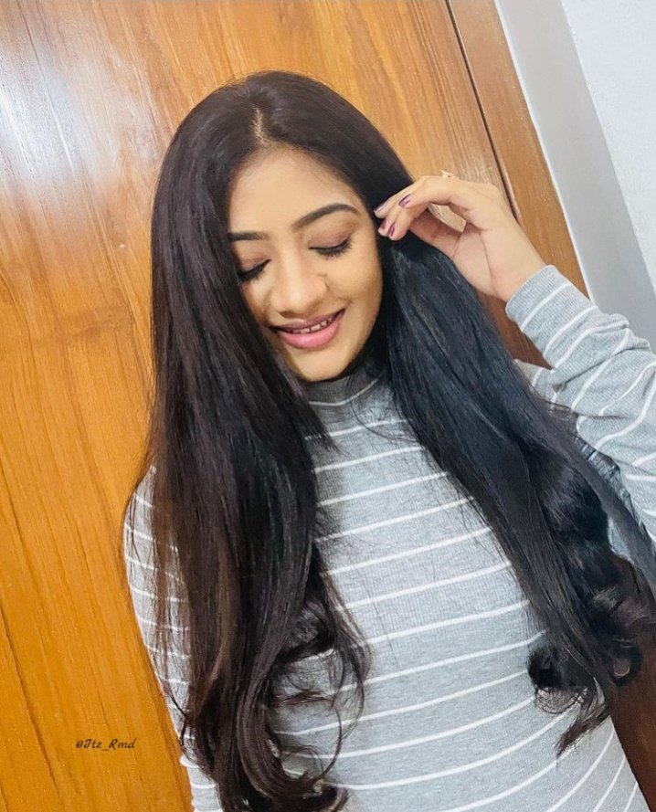 Itz_Rmd's tweet photo. குடை பிடித்து
நடக்கும் போது
குடை நனையாதா
என கேட்கும் போது
குடைக்கு தாயாகிறாள்..💕 https://t.co/4T0MVVuNVv