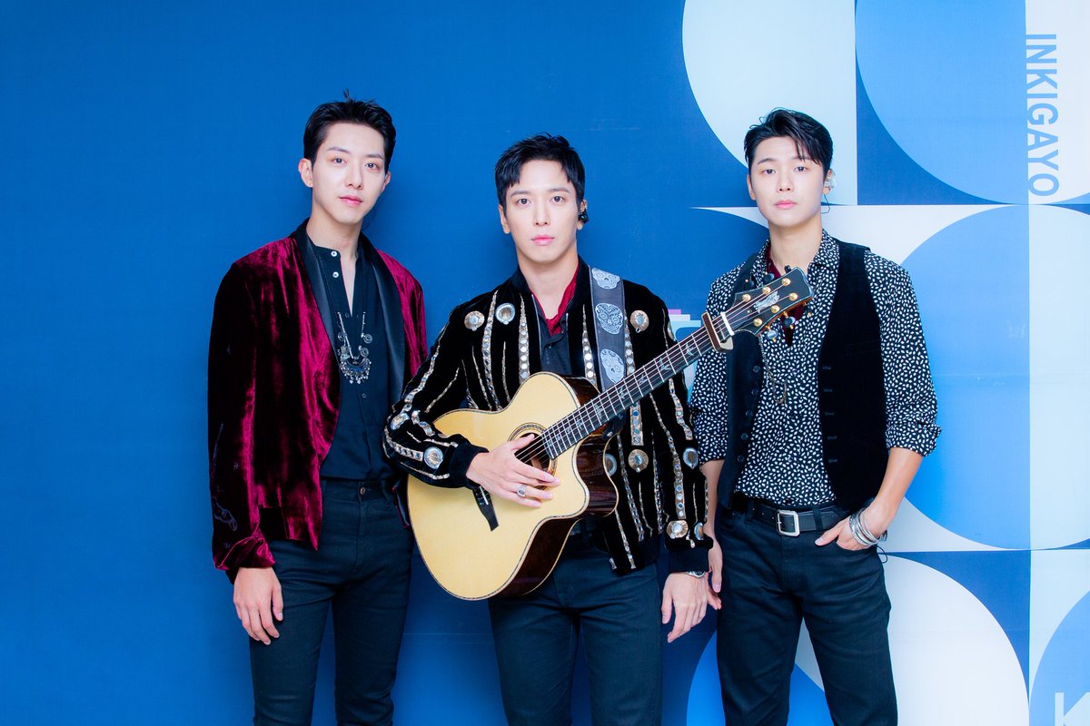 [👔] 211024 #착장인가

잠시 후 오후 3시 50분!
#인기가요 에서 만나요❤

#CNBLUE #씨엔블루 #싹둑 <a href="/official_CNBLUE/">CNBLUE</a>