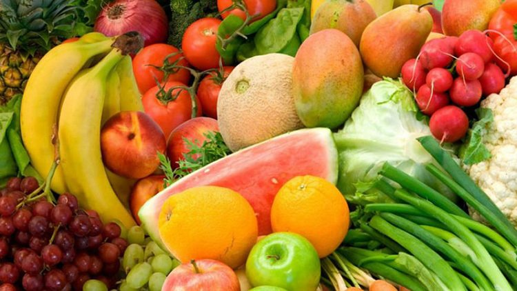 jcniyomugabo's tweet photo. Key facts about fruits and vegetables

Up to 50 per cent of fruits and vegetables produced in developing countries are lost in the supply chain between harvest and consumption.

Advocacy for fresh produce is needed to help farmers get access to markets and good infrastructure. https://t.co/1cDni8trCU