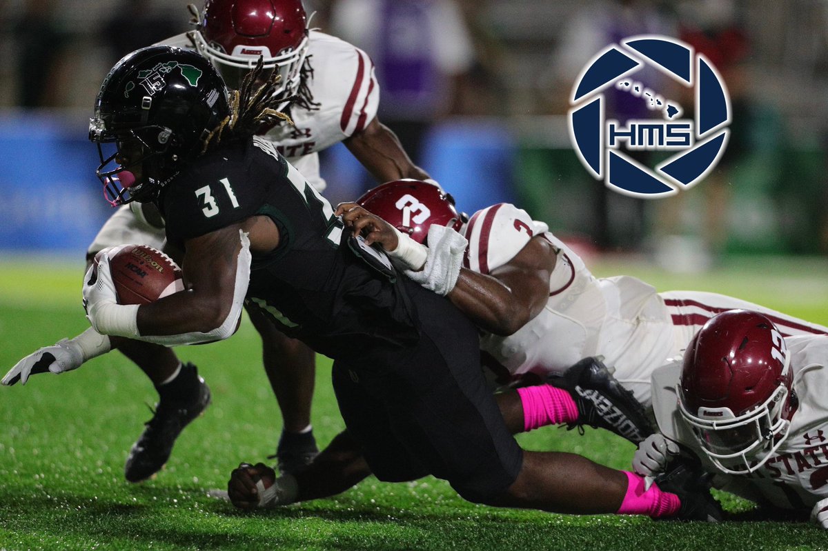 HImediasource's tweet photo. At the half, Hawai’i leads New Mexico State 24-13.
Photos by Courtney Metzger / Hawai’i Media Source
#HMS #HMSPhoto #HawaiiFB #RainbowWarriorFootball #HawaiiAthletics https://t.co/F4s2sua8Dc