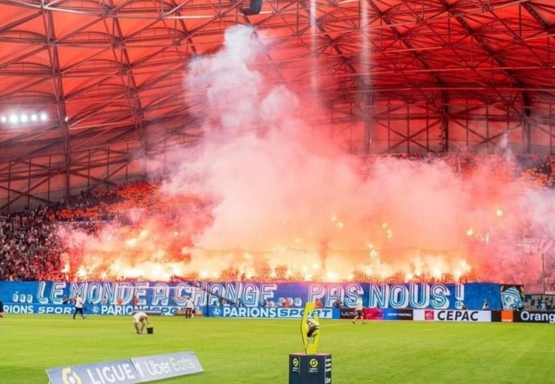 DROlT_AU_BUT's tweet photo. On nous prend pour des animaux, des consommateurs, puis maintenant on nous dit comment nous comporter.

Qu'ils assurent sur le terrain et dans les instances, les supporters assureront dans les tribunes COMME TOUJOURS avec passion &amp; sincérité. https://t.co/qeKPs5uGx6