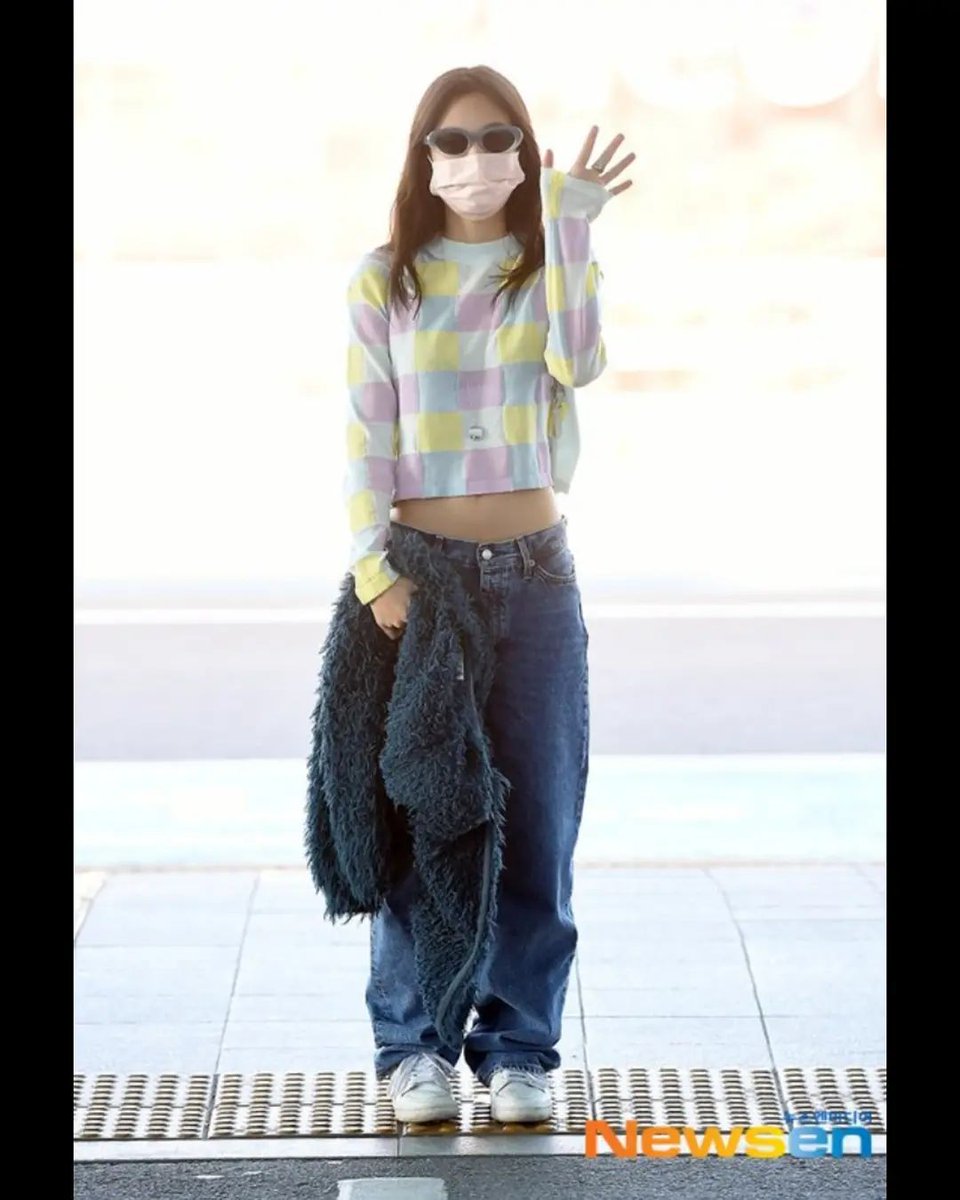 #JENNIE jennie left Korea and went to Los Angeles!!