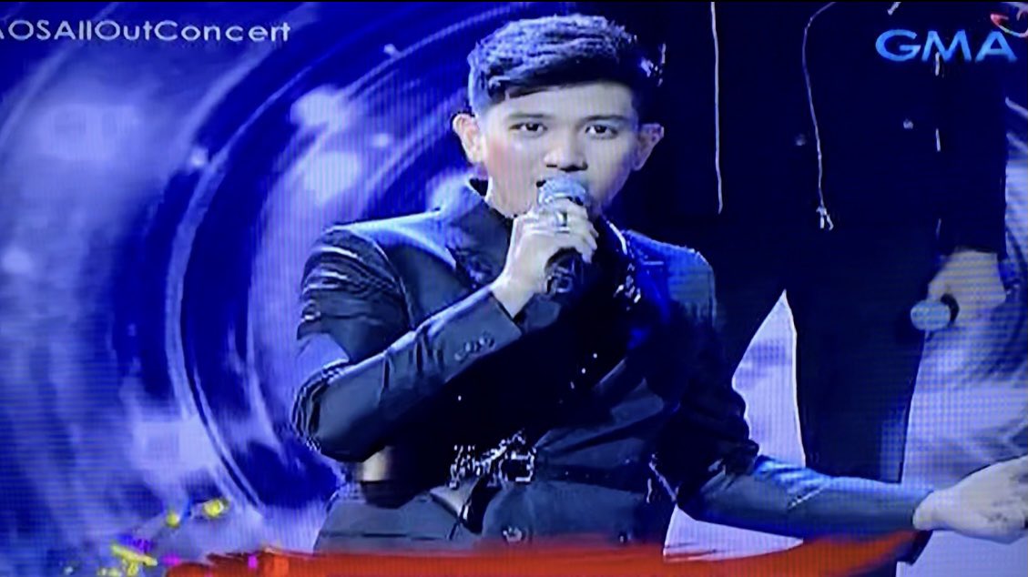 JeremiahFANMILY's tweet photo. Grabe ang Kingdom ngayon, SAKALAM! :) 

KINGDOM! :) 

AOSConcert WithJEREMIAH

#AOSAllOutConcert @AllOutSundays7 https://t.co/b4OxBLmBTm