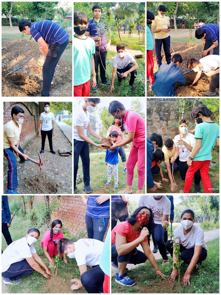 _WeRiseTogether's tweet photo. Yet another Sunday Morning, #WeRiseTogether Team carries the baton for the well-being of future generations by planting 10 trees on the occasion of #karwachauth.
Under this mayhem, we must not shy away from our responsibility to secure humanity's future.

#sunday4securedfuture https://t.co/NJZ5YggDEM