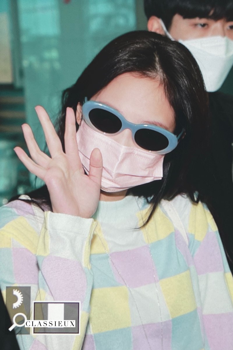 CLASSIEUXforJEN's tweet photo. 211024 #BLACKPINK #JENNIE #블랙핑크 #제니 https://t.co/U5btycYIrg
