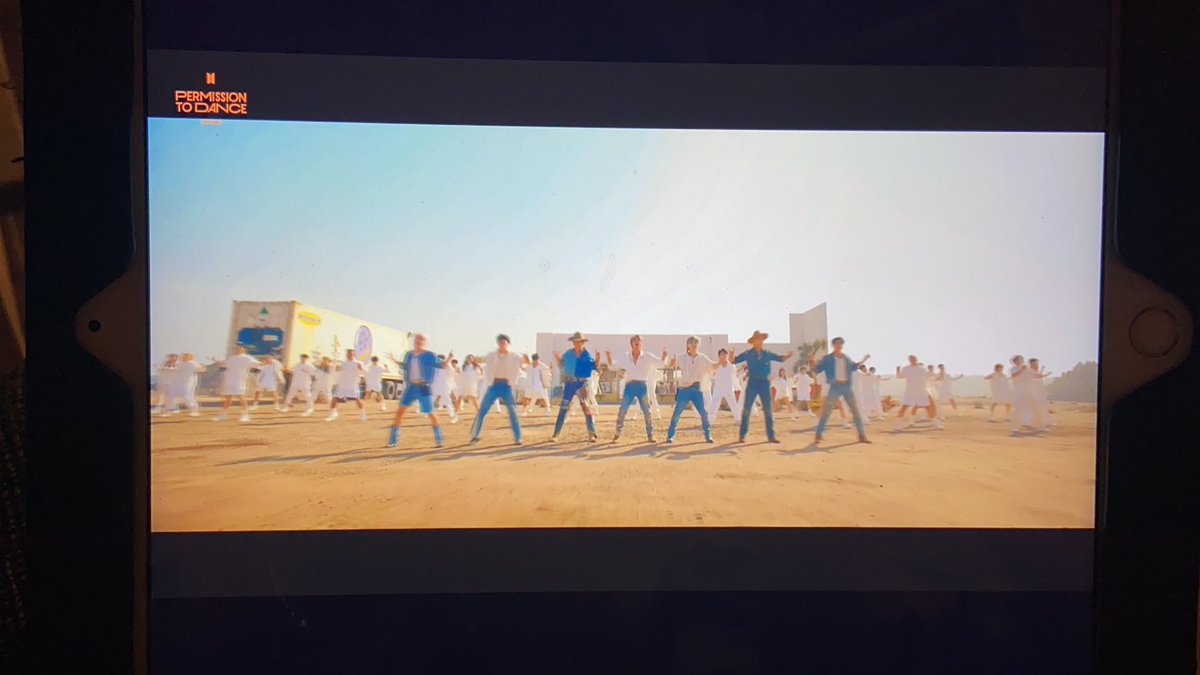 ForeverRain218's tweet photo. All ready for the boys 💜💜💜#PMTD #BTS #GetWellSoonTae https://t.co/kuLuqOHa5e