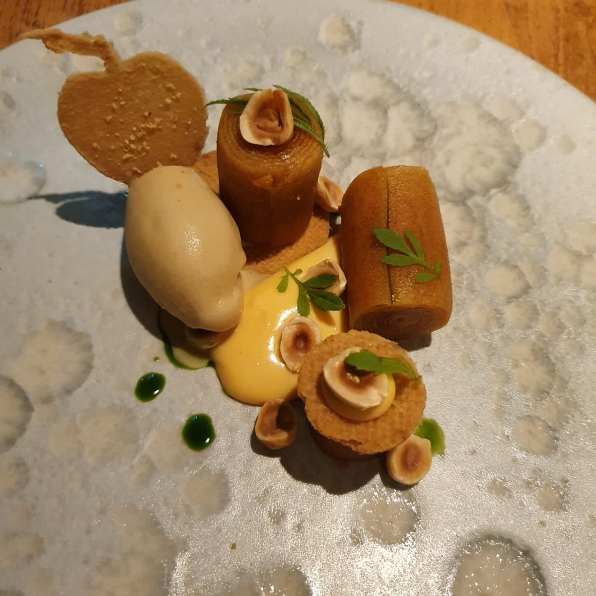 AndyTabberner's tweet photo. Two amazing experiences @henrocksimonrogan this week!
Some of the most knowledgeable and passionate staff I've come across! Food was incredible I could have eaten that whole loaf of bread myself 😍 A beautiful setting with views down onto the lake! https://t.co/NeA8nxinup