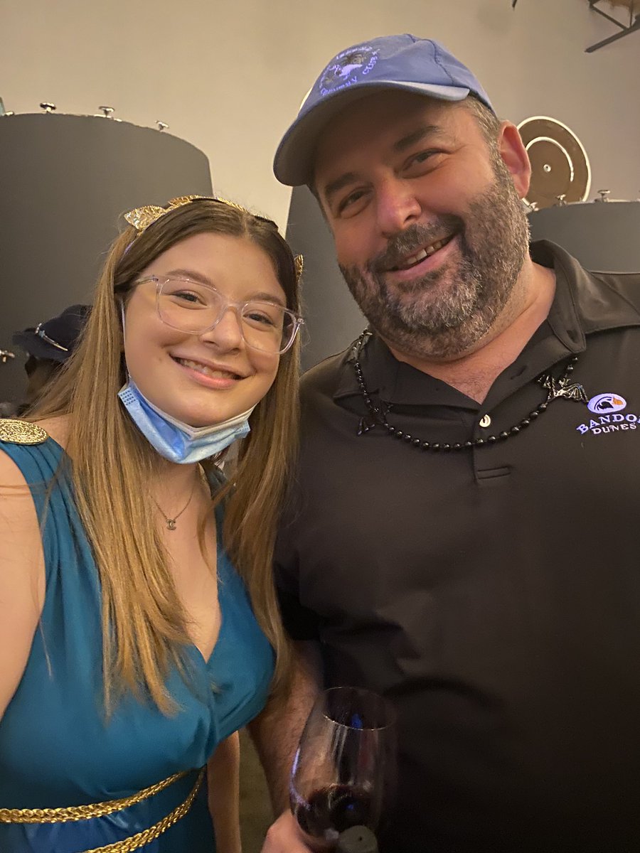 LuLuPorter's tweet photo. Happy to have @RepPorter home from the #wsop2021 to celebrate our young adult honoree @DagnyPorter6 at the #bonebashseattle2021! #arthritisfoundationwa https://t.co/VLYtmCem7l