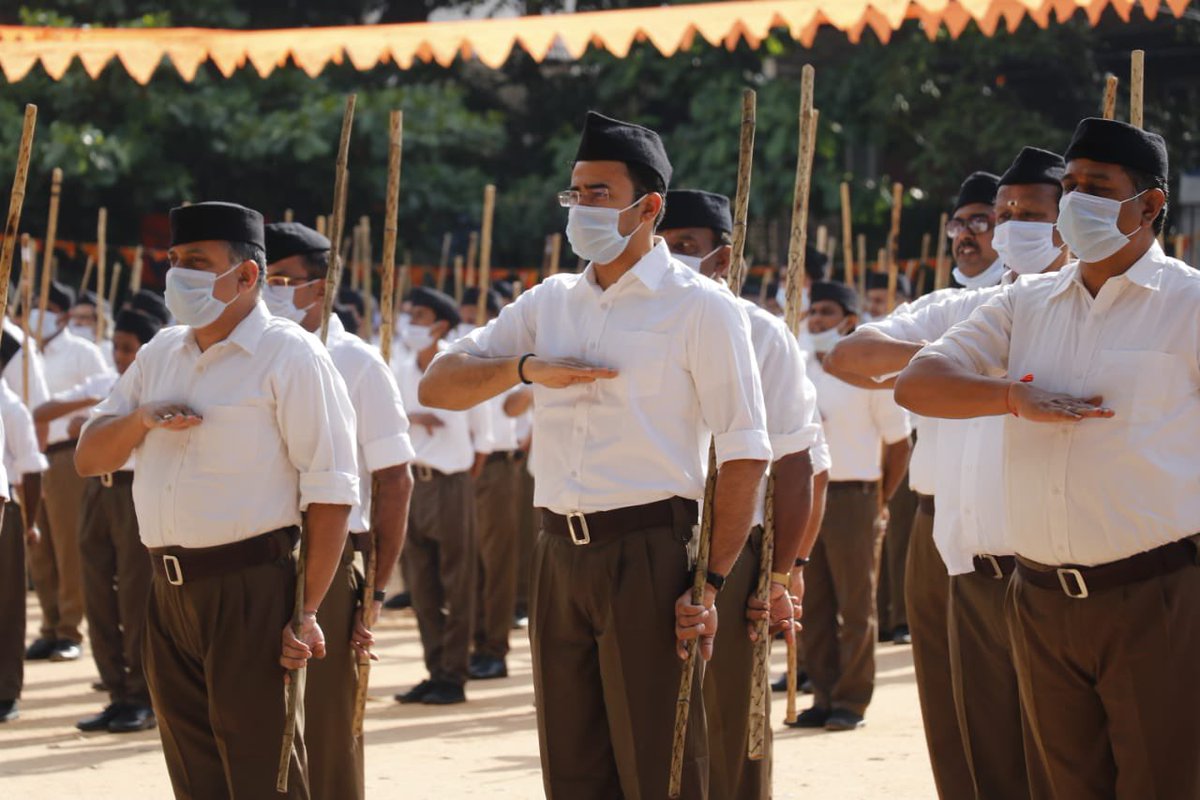 Tejasvi_Surya's tweet photo. Along with hundreds of Sangh karyakartas, participated in the Pathasanchalan organised by RSS Jayanagar Bhag at Koramangala today. https://t.co/8ScBPlyZGl