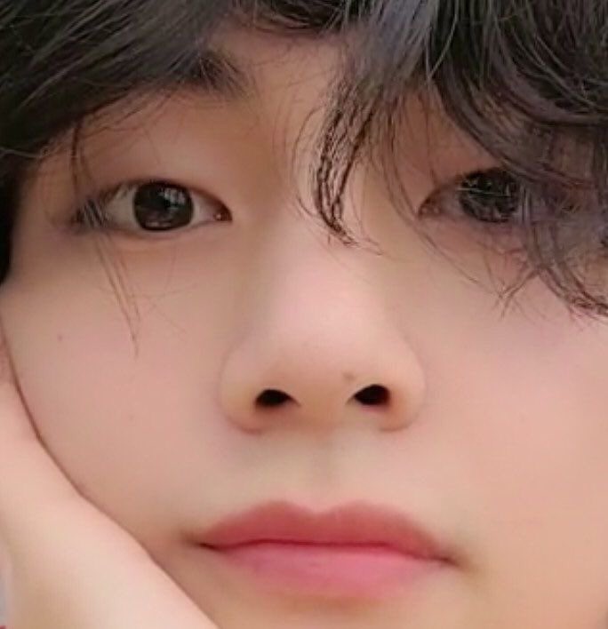AngelaTaekim's tweet photo. Hi vọng em bé sẽ sớm bình phục và khỏe mạnh trở lại . Get well soon Taehyung we love you Taehyung #방탄소년단뷔 #김태형 #BTSV #KimTaehyung https://t.co/8urgQuJt8g