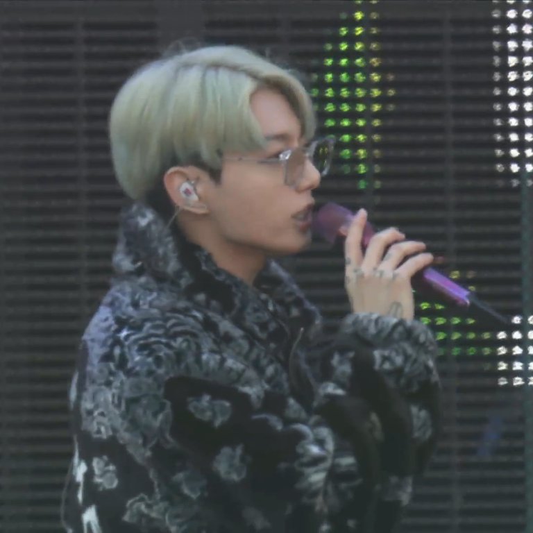 📸 É oficial! Jeon Jungkook está de volta ao blonde hair!!

<a href="/BTS_twt/">방탄소년단</a> #PTD_ON_STAGE