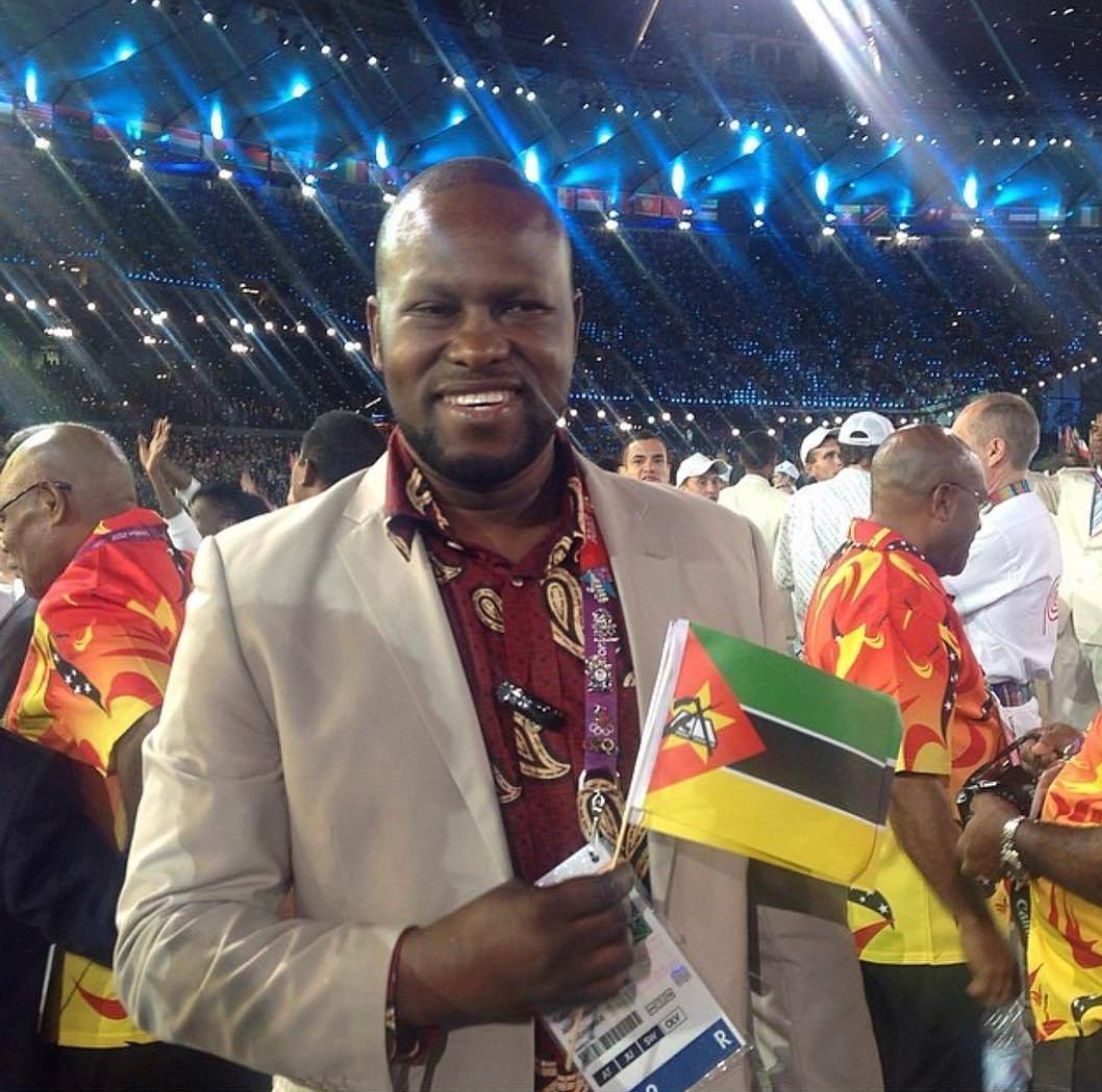 Os dias podem até estar mais escuros que nunca e a esperança reduzida a pouco mais que nada...mas o caminho não termina agora, e você não pode desistir!

Tudo o que começa um dia tem um fim, e nenhuma fase negativa será eterna. 

Acredite nisso e nunca desista!

#GM