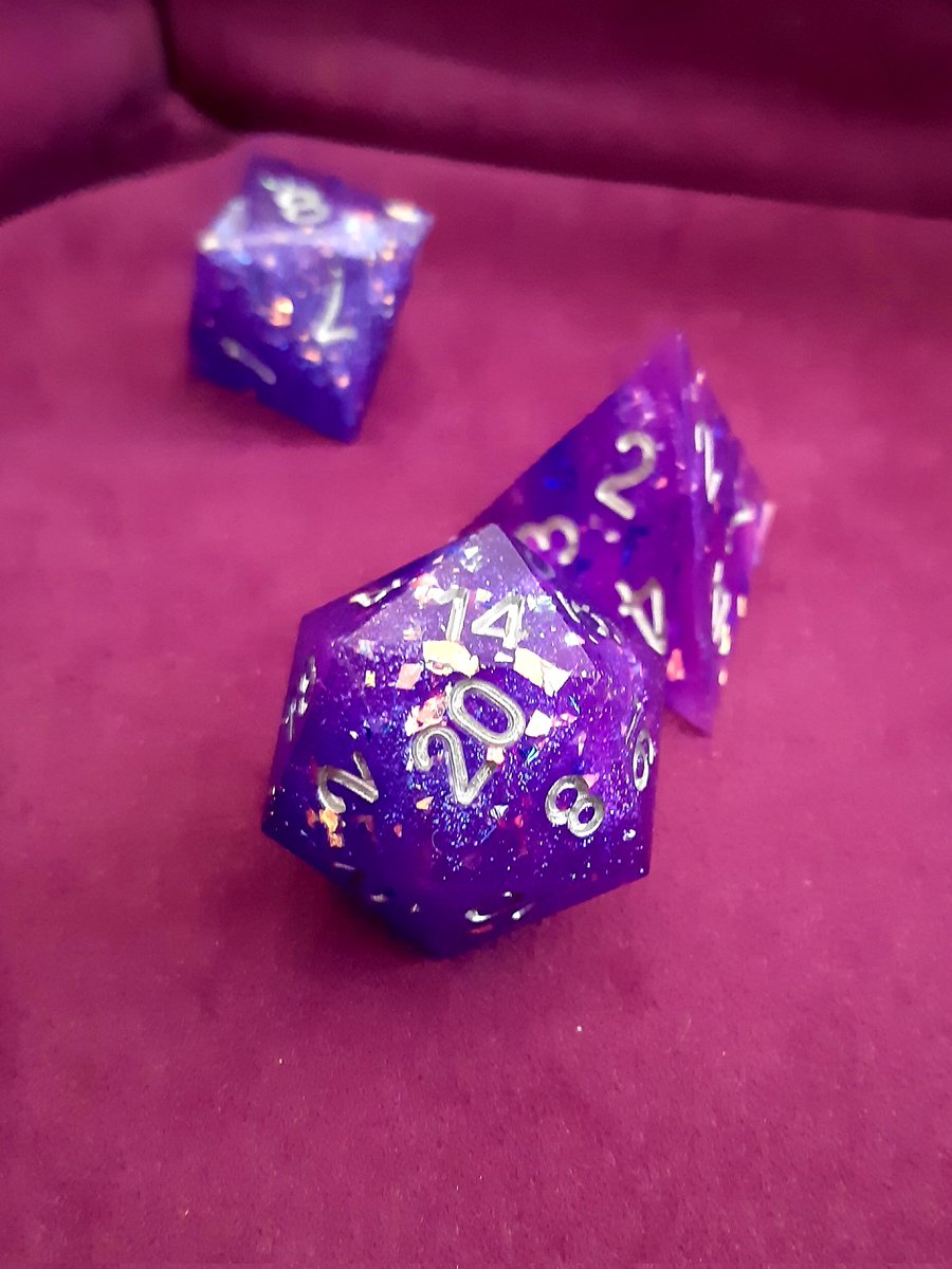 MotherOBunnies's tweet photo. Recording @TBDragonscast with my sex-say new dice from Roll with Advantage ๐โ
#diceporn #newdice #sharpdice #dnd #dnd5e https://t.co/oCy0MS9uFo