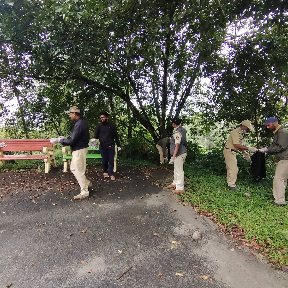 Swachh Bharat program conducted on 23/10/2021 by Madikeri Territorial division and Madikeri Range