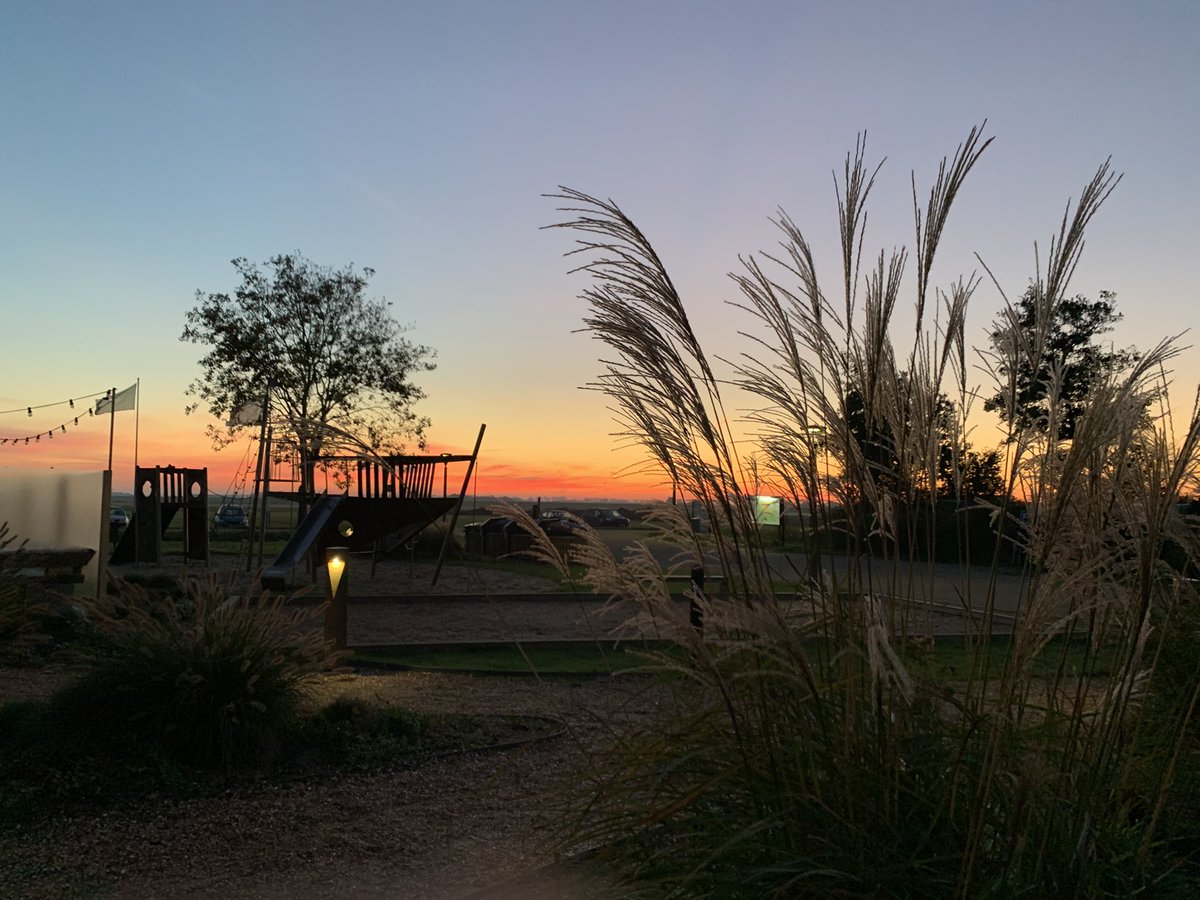 A room with a view.. is dit jouw winter weekendje weg uitzicht? #winterkamperen #bijdekachel #wintervakantieinnederland #vakantiehuisjecallantsoog #extragezelliginkersttijd