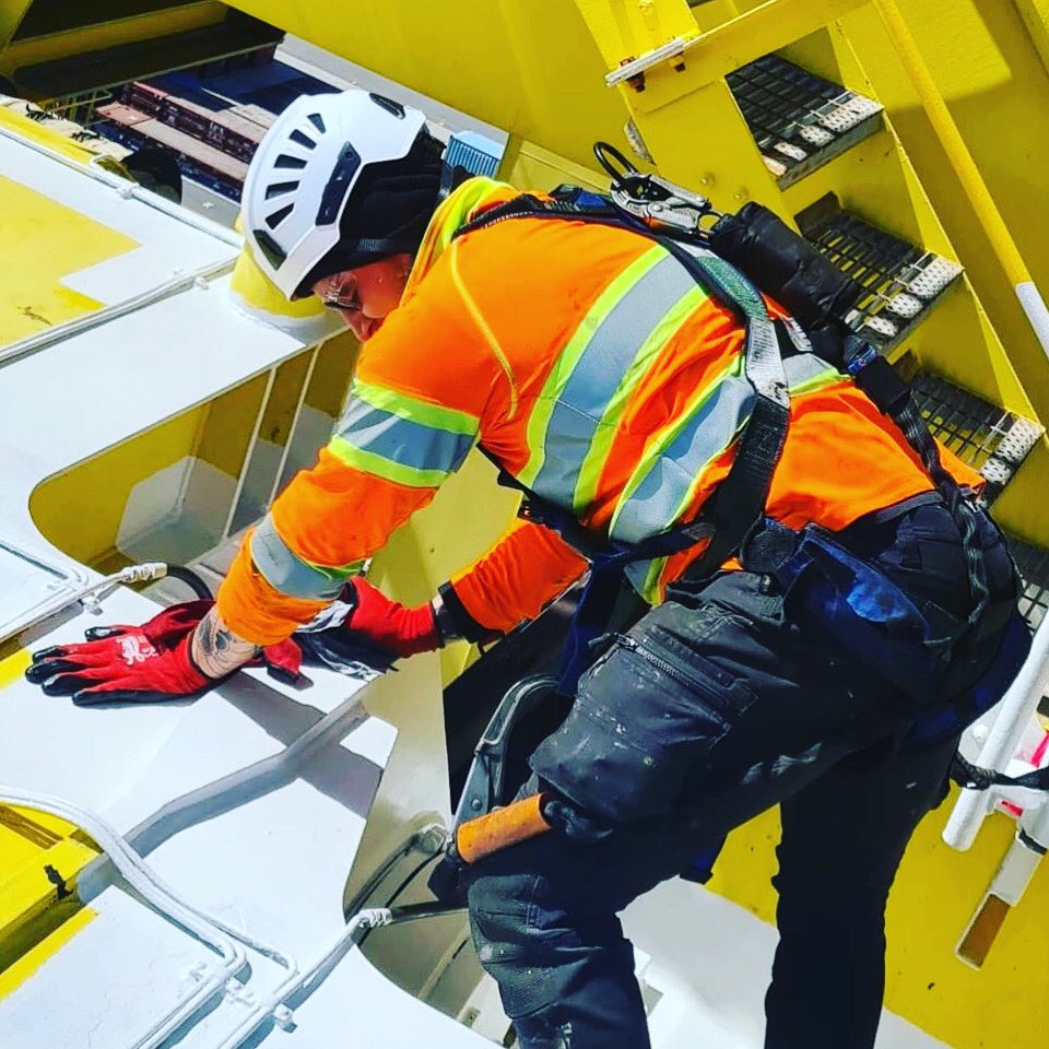saintglovesaus's tweet photo. Kick off your week safely 
❤️🤍🖤

#saintgloves #ppe #safety #construction https://t.co/xHoEamtxZG