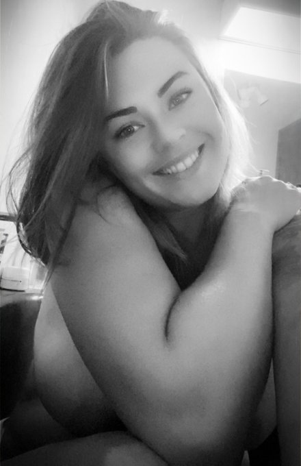 Mon Onlyfans :  https://t.co/7gdELEpK5a  Ou mon mym : https://t.co/JvJvN3bAou 😍 https://t.co/L8XnOen<a href="/tag/mvsales"class="tags"><span>#mvsales</span></a>