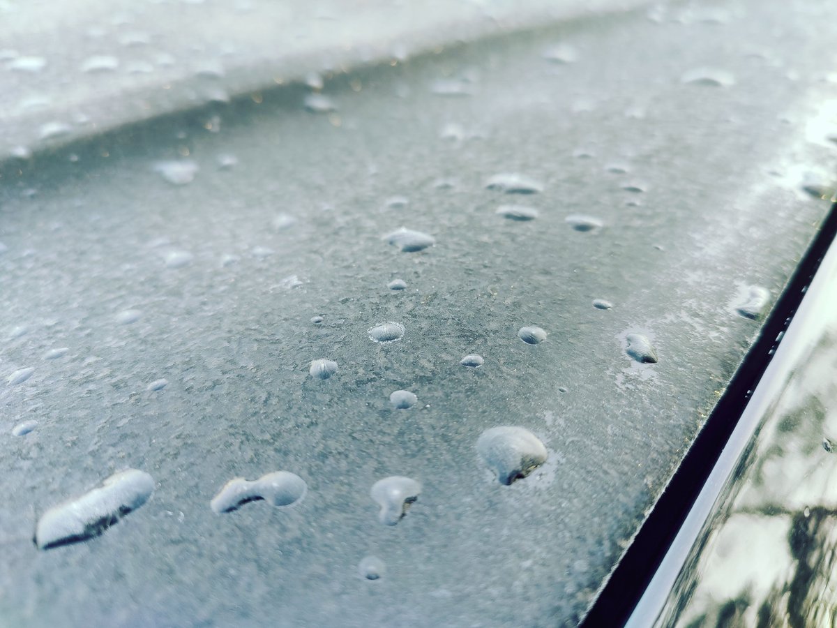 dvlrnr's tweet photo. I saw a few slightly frosty cars this morning here in #Tallinn. The sun is out, however, so it'll get a bit warmer as the day wears on. https://t.co/Rswi69VGCd