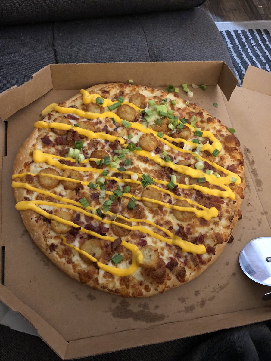 StahnkeNick's tweet photo. I love toppers, but here’s the tripper. The pizza was uncut. As a human being that orders food 3 times a day, this is quite unacceptable. I should not be held reliable to do any sort of labor to munch on any food that I order. I really hope toppers gets their act together. https://t.co/SGhlKMCEpT