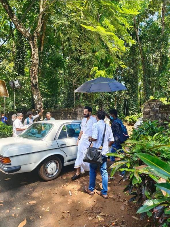 Poffactio's tweet photo. #PrithvirajSukumaran @PrithviOfficial is Kaduvakunnel Kuruvachan! 🔥 #Kaduva 🐅
A film by #ShajiKailas 🔥
Jakes Bejoy @JxBe Musical! 🔥 Wait for his best swag ever!!
#SecondSchedule
#shootinprogress🎥🎬 https://t.co/RXYRgHete5
