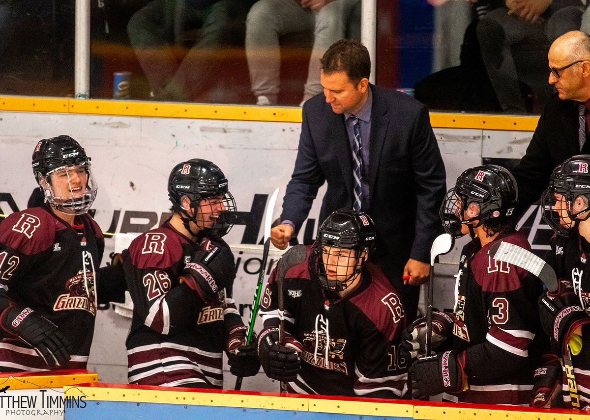 RevelstokeGriz1's tweet photo. The 2021-22 Regular Season continued tonight with our home opener!!

What an amazing crowd and what amazing support by our volunteers!

📸  Camera Roll

Saturday October 23rd
Revelstoke vs Sicamous

As always, please acknowledge:
Photo credits : Matthew Timmins Photography https://t.co/GwYvnmapSI