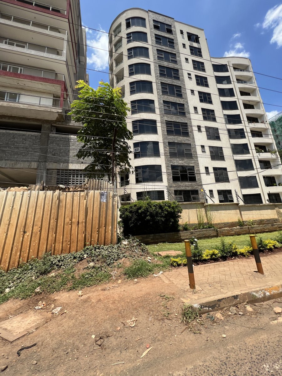 ahmadsalims's tweet photo. asking price KES. 42 MILLION on general mathenge. 

kwa ground hakuna balcony. https://t.co/nHhFH679g9