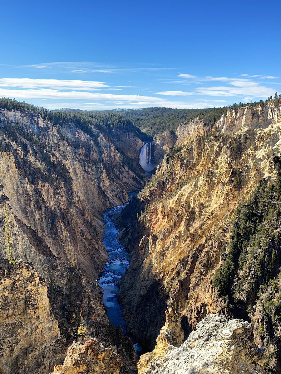 dariangshark's tweet photo. I can’t explain how beautiful this place is @YellowstoneNPS https://t.co/gnlrHOJNjE