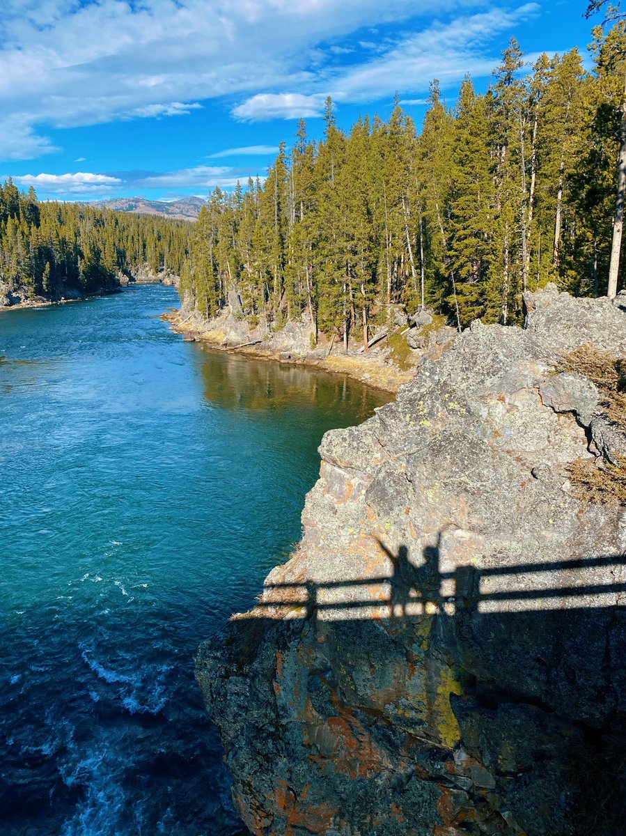 dariangshark's tweet photo. I can’t explain how beautiful this place is @YellowstoneNPS https://t.co/gnlrHOJNjE