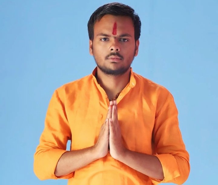 shubhammunority's tweet photo. Hypocrite Leftists !!
Discussing the possible rate of a Female's jeans is termed as Harrassing a minority.  Whereas comparing our brother @Rambhakt_gopal with a drug addict accused makes complete sense. 

#StandwithRambhaktgopal 🚩
@Uppolice Please act stern against such elements https://t.co/H4HAy7jAoG
