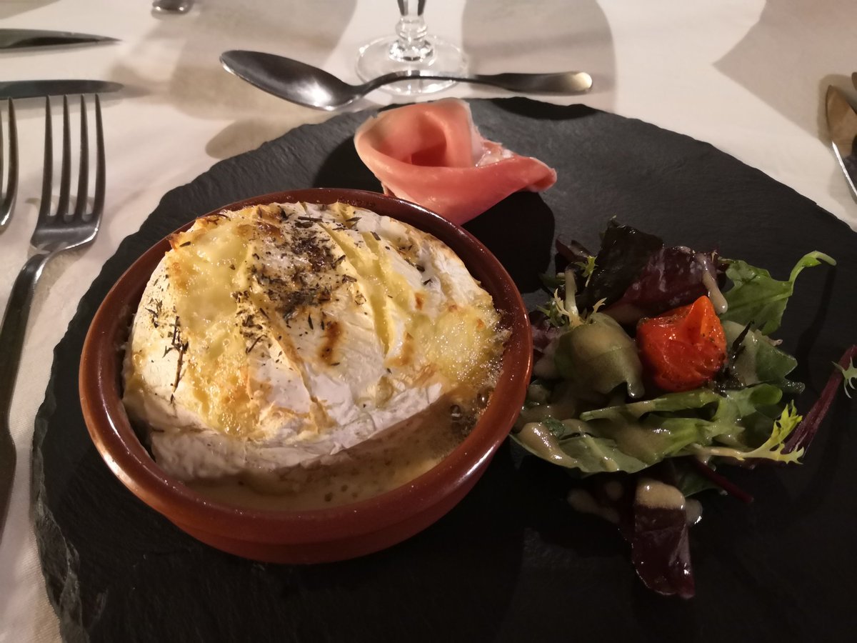 UnTourAutour's tweet photo. Découverte d'un joli petit restaurant  à Bar sur Loup !
La Jarrerie, ancien couvent réaménagé en dépôt d'olives, puis en restaurant.
Un très bon repas et personnel aux anges, très accueillant ! https://t.co/E7ov6h3C1b