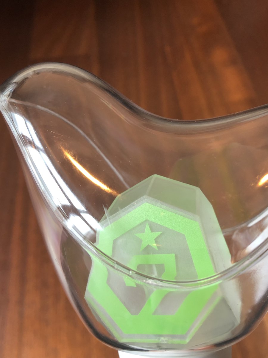 BAMDI0R's tweet photo. #pasarGOT7 🇲🇾 ONLY

WTS GOT7 LIGHTSTICK AHGABONG

💌 RM145 inc postage to wm and em

💌 condition of lightstick 9.5/10
💌 no rush postage
💌can give more pics and vid if only you are really going to buy ^^
💌price can nego
dm for any inquiries >< https://t.co/zpuUUoHbHw