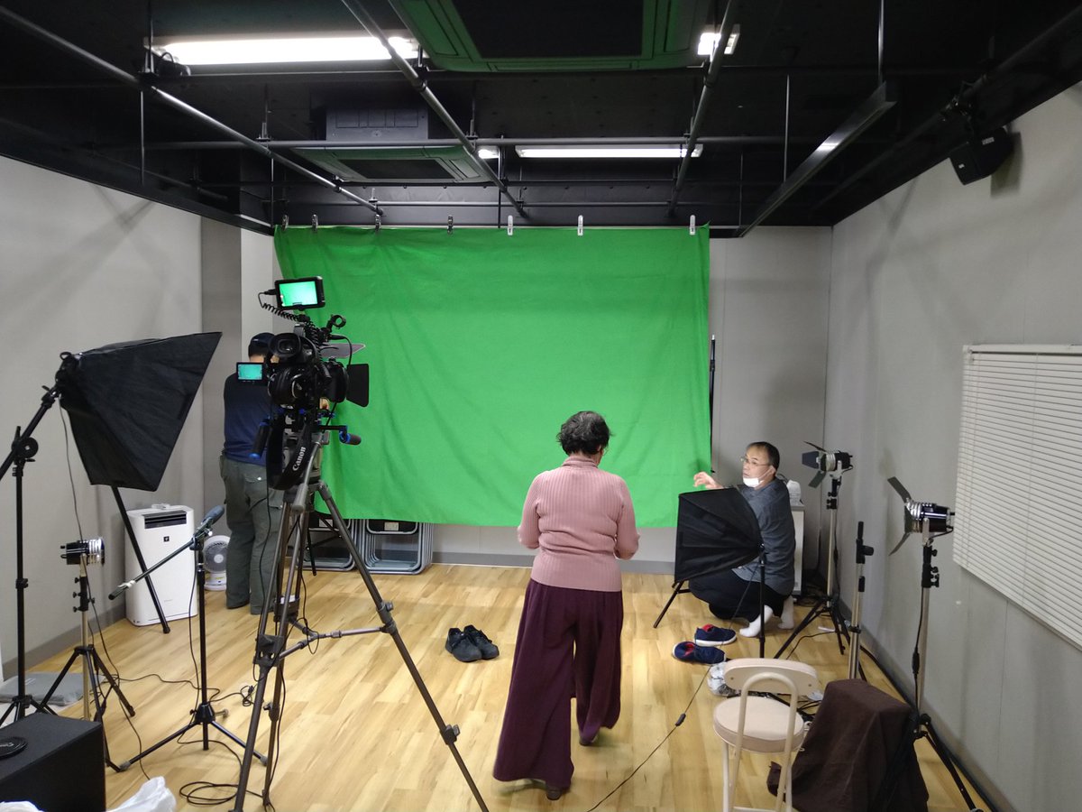 徳丸新作 今日は 前回の甲冑撮影の続きで グリーンバック撮影とナレーション録り ラジオ番組で昔話や怪談 ラジオドラマ等いつも生放送中やりながら題材探してブッツケ本番を毎回あちこちで 沢山やっていて鍛えられていて 笑 良かった 先入観なしに