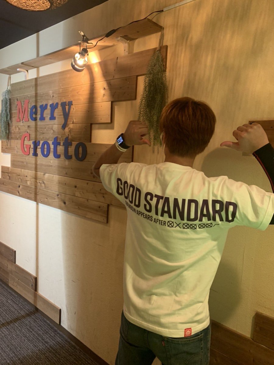 yuubou54's tweet photo. ユニフォームなどで大変お世話になってますGSD様から商品届きました！
これからの時期にぴったりのトレーナー
投げる時に最適のTシャツ
胸ポケットあるのとても良きです♪
デザインもよくお気に入りです！
松尾さんいつもありがとうございます
#ダーツプレーヤーの普段着
#GSD
#GSD_hide 
#MerryGrotto https://t.co/yNfoZxVldd