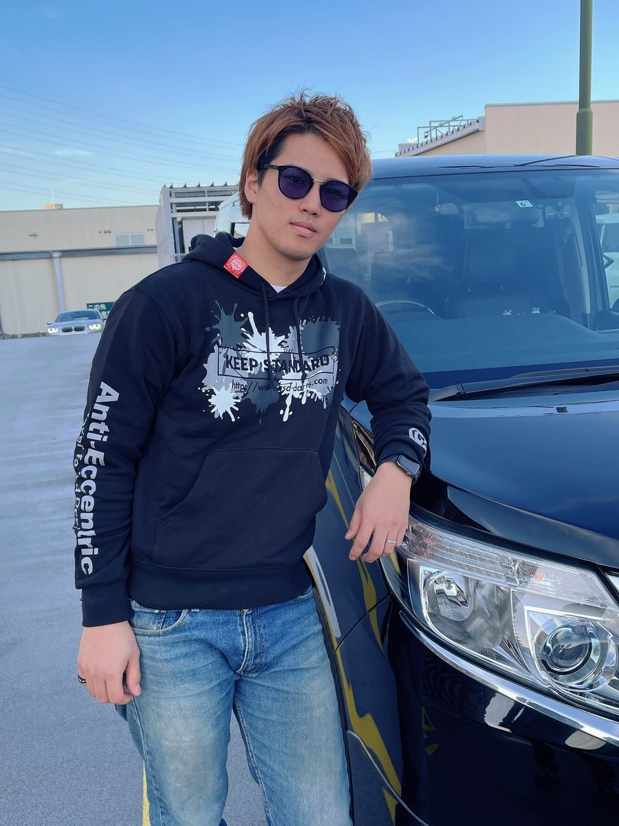 yuubou54's tweet photo. ユニフォームなどで大変お世話になってますGSD様から商品届きました！
これからの時期にぴったりのトレーナー
投げる時に最適のTシャツ
胸ポケットあるのとても良きです♪
デザインもよくお気に入りです！
松尾さんいつもありがとうございます
#ダーツプレーヤーの普段着
#GSD
#GSD_hide 
#MerryGrotto https://t.co/yNfoZxVldd