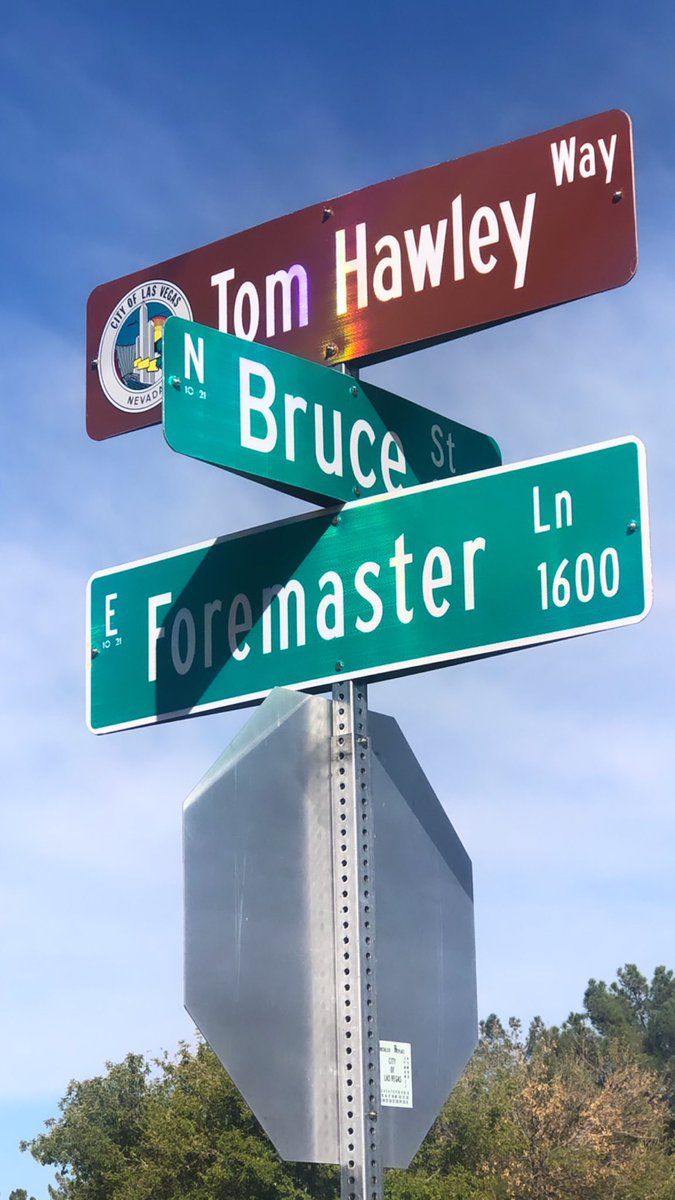SinCityVintage1's tweet photo. A close up image of 2 street signs on honor of our beloved journalists #choppertom @TomNews3LV well known in Las Vegas https://t.co/DWOoepi58o
