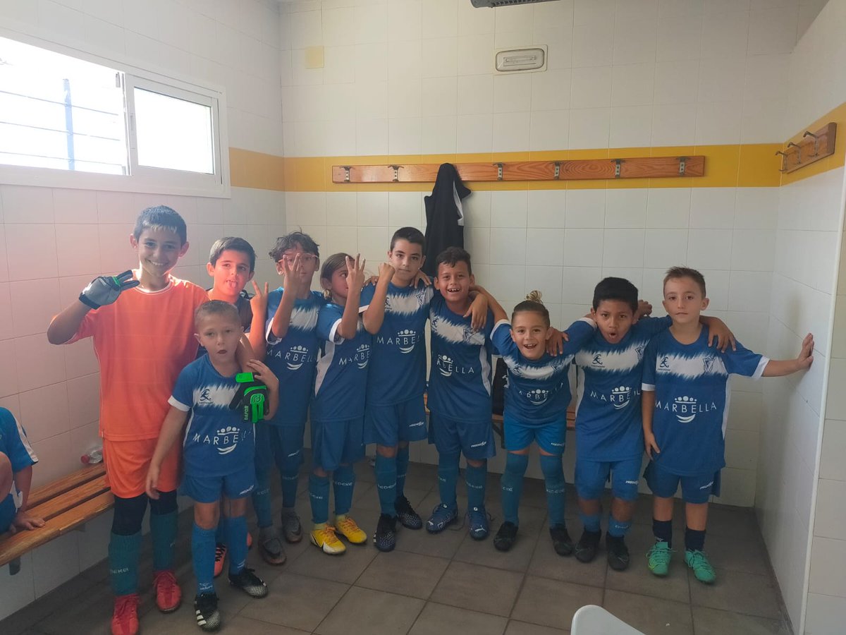 PLCompadres's tweet photo. ⚽  Victoria ✌️ #BenjaminB

#CDCompadres 3
#FuengMijasLasLagunas 2

⚽⚽ Fares
⚽ Nono

Partido muy reñido, pero bien resuelto por nuestros niños. Gran partido de este equipo!💙

Vamos compadres🔵!!.

#LocosPorLosCompadres
#CDCompadres https://t.co/E9Sdn86OM3