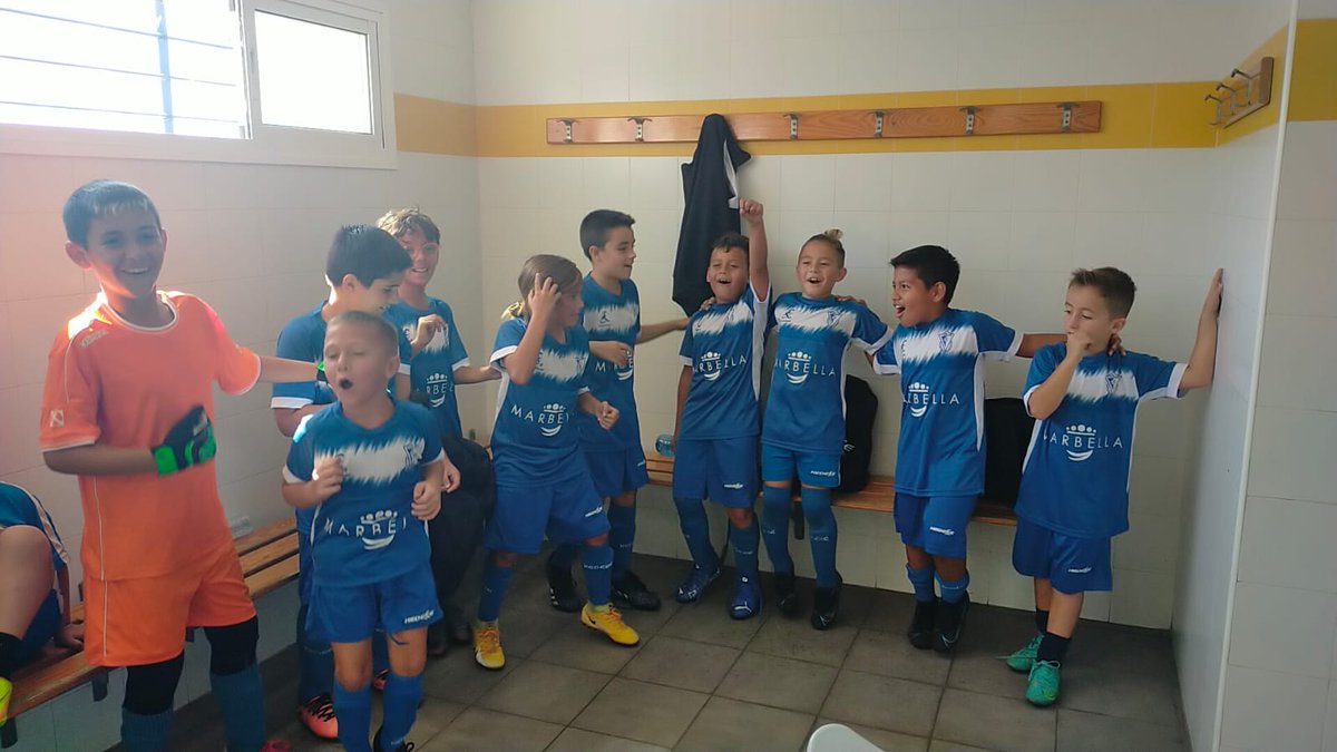PLCompadres's tweet photo. ⚽  Victoria ✌️ #BenjaminB

#CDCompadres 3
#FuengMijasLasLagunas 2

⚽⚽ Fares
⚽ Nono

Partido muy reñido, pero bien resuelto por nuestros niños. Gran partido de este equipo!💙

Vamos compadres🔵!!.

#LocosPorLosCompadres
#CDCompadres https://t.co/E9Sdn86OM3