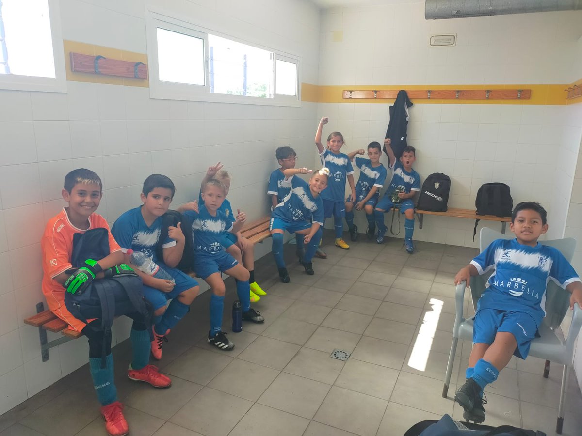 PLCompadres's tweet photo. ⚽  Victoria ✌️ #BenjaminB

#CDCompadres 3
#FuengMijasLasLagunas 2

⚽⚽ Fares
⚽ Nono

Partido muy reñido, pero bien resuelto por nuestros niños. Gran partido de este equipo!💙

Vamos compadres🔵!!.

#LocosPorLosCompadres
#CDCompadres https://t.co/E9Sdn86OM3