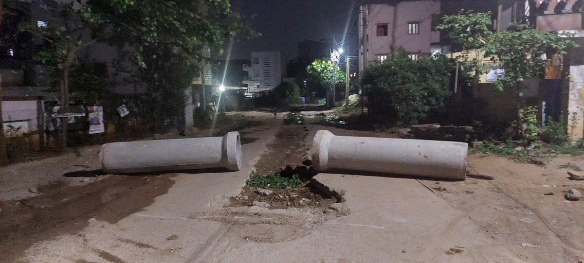 shaileshtaurus's tweet photo. #SilverSpringsSufferings
Road closed for works. Pray for our inconvenience.

@CommissionrGHMC @GHMCOnline @HMWSSBOnline @dcquthbullapur @KTRoffice @KP_VIVEKANANDA @RC_Abhi https://t.co/eN5T4d5lV9