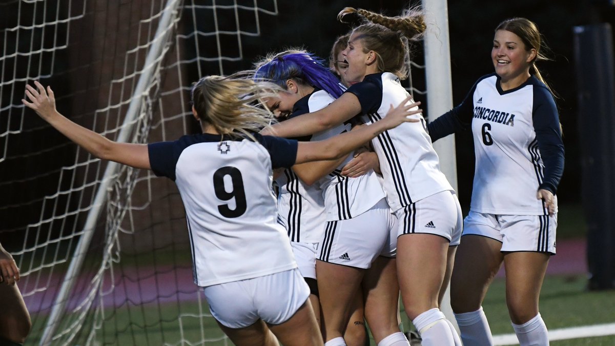 ⚽ | <a href="/CUNEWSoccer/">CUNE Women's Soccer</a> RECAP: Bulldogs record clean sheet in senior day win - bit.ly/2Zh4Xxi.