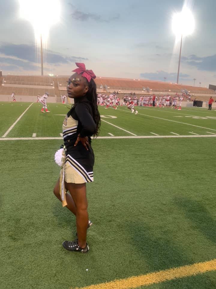 nicole_gemini's tweet photo. #HOCO2021  #BigIke #MyCheerleader 📣🖤💛🏈🦅 https://t.co/N2IL56EUNC