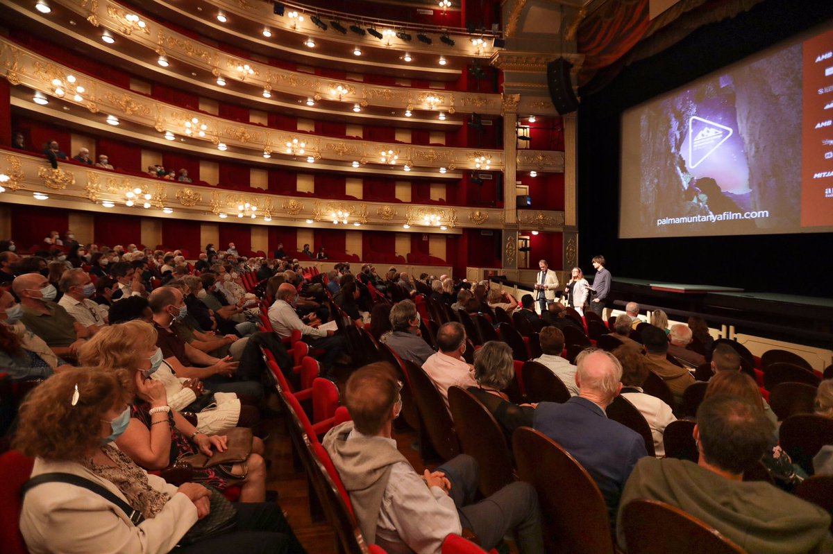 palmamuntanya's tweet photo. Ahir al @teatreprincipal projecció de #majorcaobserved amb @busquets_bel

Col.loqui molt interessant després de la projecció amb @OliVerderol @xavierpastor_IB Antoni Vives Riera i Miquel Rayó. 

#mcmp2021 @culturamallorca #asim https://t.co/EZHsMJY26N